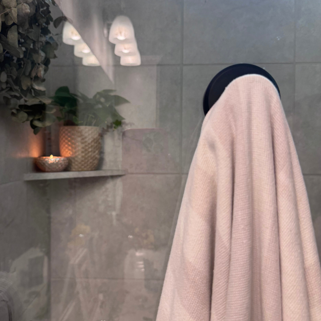 Erittäin tarttuva, uudelleen sijoitettava imukuppikoukku