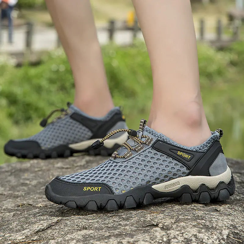 Orthopedic hiking shoes with quick-drying 